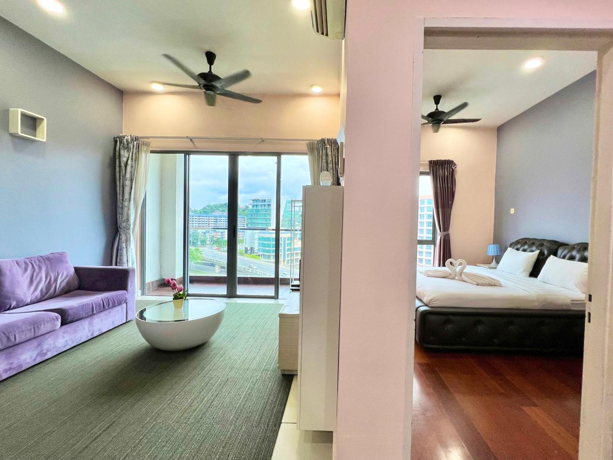 Capital O 90987 The Loft Residences Homestay @ Imago Shopping Mall 2 Kampong Sembulan Екстер'єр фото
