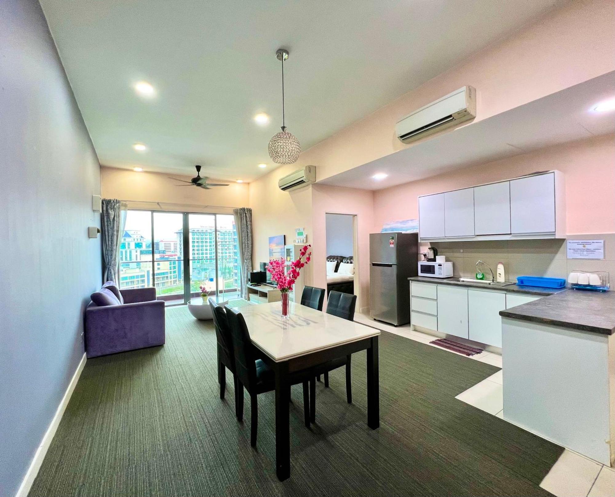 Capital O 90987 The Loft Residences Homestay @ Imago Shopping Mall 2 Kampong Sembulan Екстер'єр фото