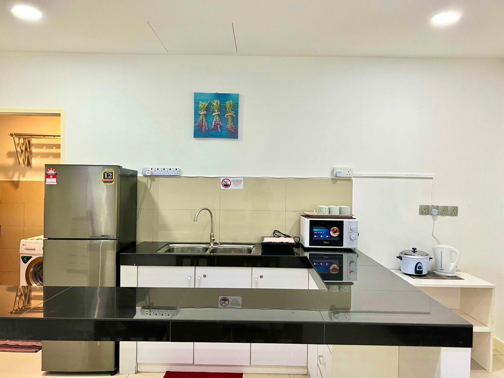 Capital O 90987 The Loft Residences Homestay @ Imago Shopping Mall 2 Kampong Sembulan Екстер'єр фото