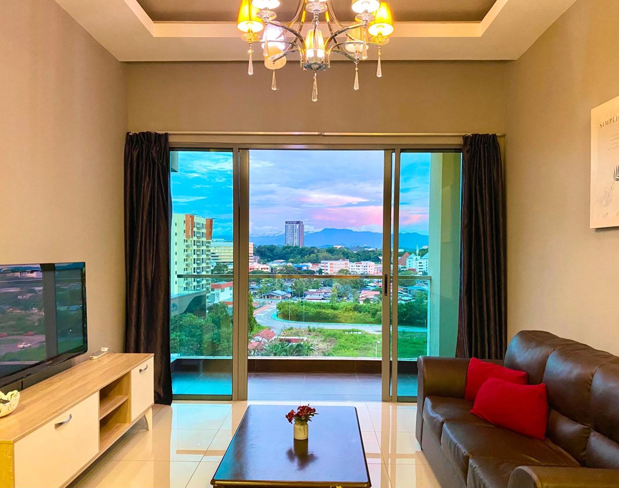 Capital O 90987 The Loft Residences Homestay @ Imago Shopping Mall 2 Kampong Sembulan Екстер'єр фото